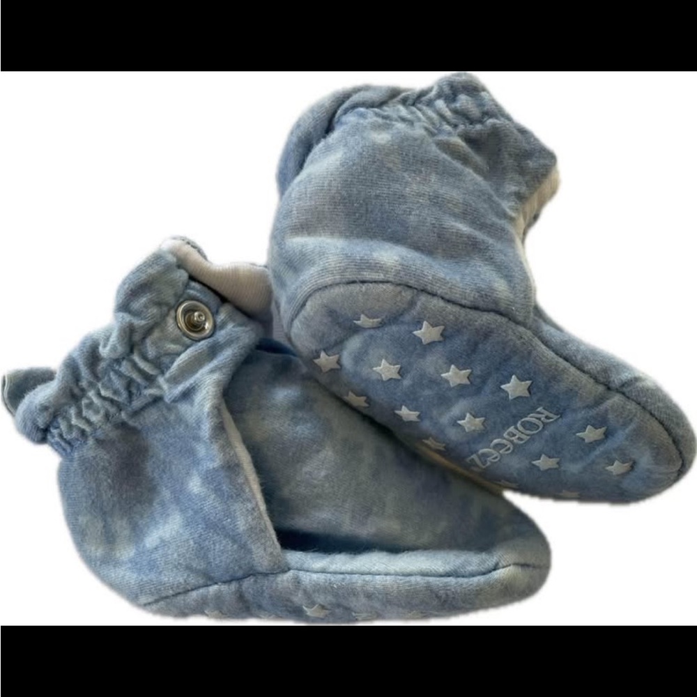 Robeez Blue Mittens Cozy and Functional